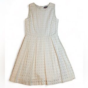 VINCE CAMUTO White Eyelet Dress Wedding Bridal Shower size‎ 2 Feminine Party